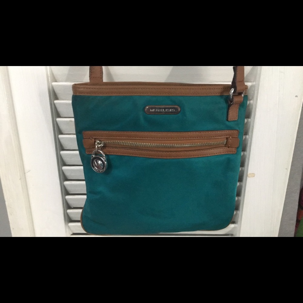 Micheal Kors Cross Body